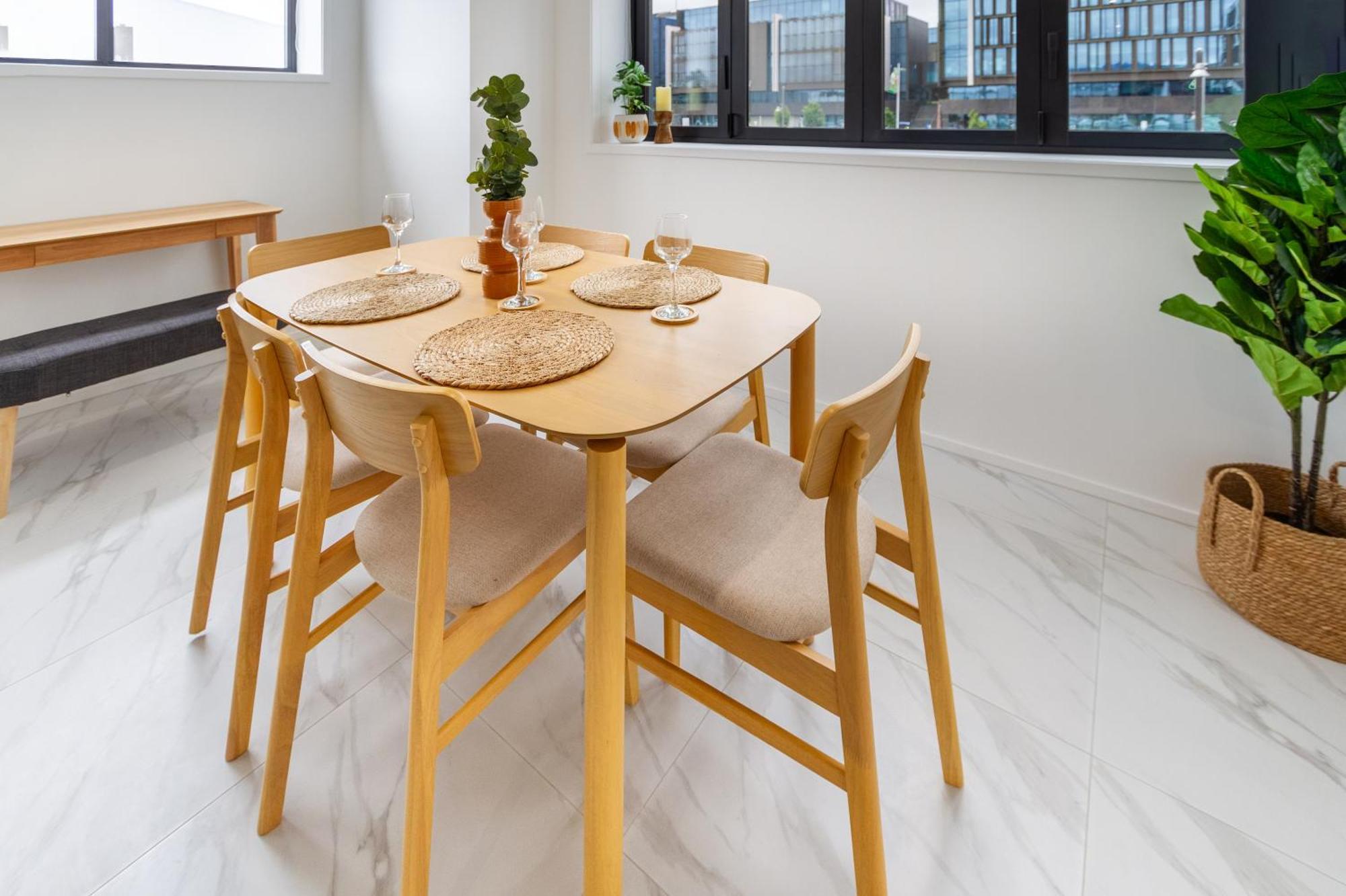 Modern City Lifestyle: 2 Bedroom 1 Bath Крайстчърч Екстериор снимка